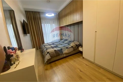 Tirane, jepet me qera apartament 1+1 , 65 m² 550 € (Jordan Misja)