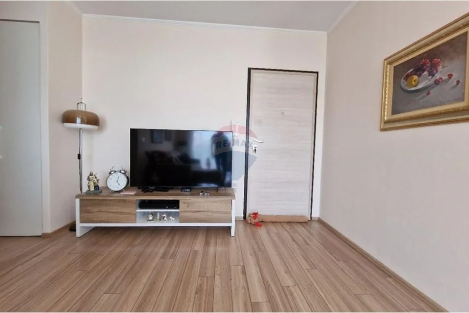 Tirane, jepet me qera apartament 1+1+Ballkon Kati 4, 67 m² 600 € (Rruga Hamdi Sina)