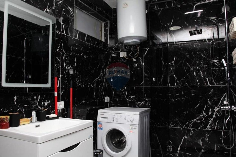 Tirane, jepet me qera apartament 2+1 , 2 m² 600 € 