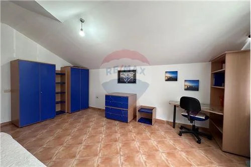 Tirane, jepet me qera apartament duplex 2+1 , 165 m² 600 € (21 Dhjetori, Shqipëri)