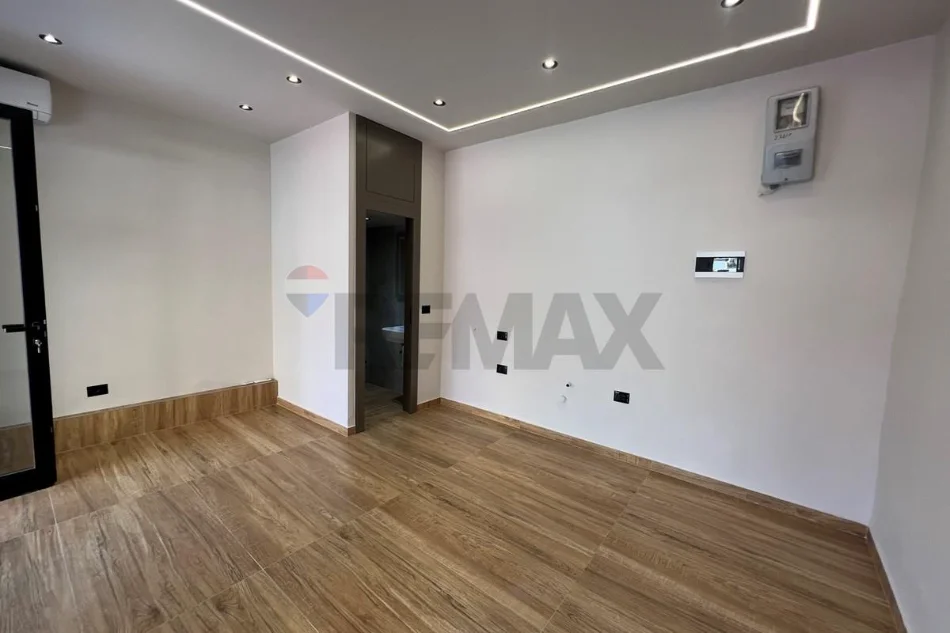 Vlore, jepet me qera dyqan Kati 0, 20 m² 350 € (Rruga Riza Salati, Vlore)