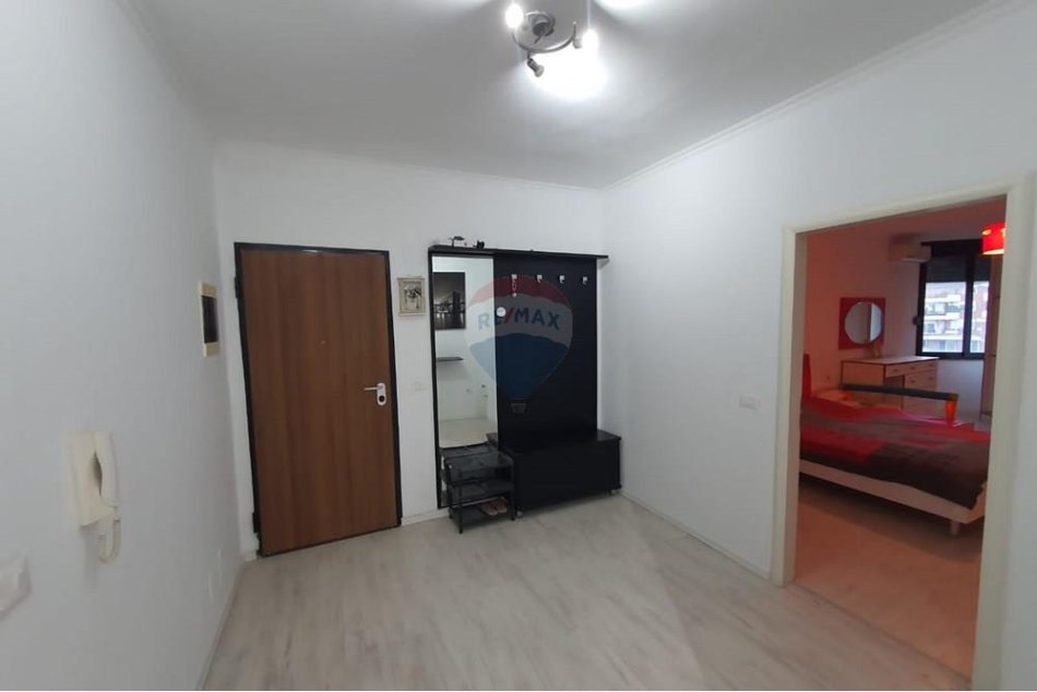 Tirane, jepet me qera apartament 3+1 Kati 3, 152 m² 700 € (Rruga Bill Clinton)