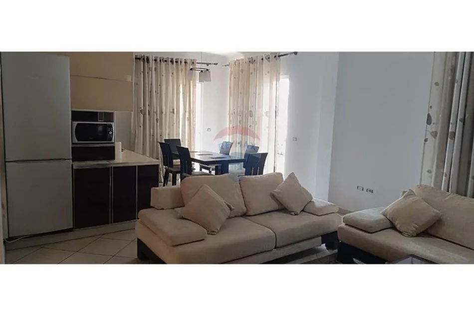 Tirane, jepet me qera Vile 2+1 , 300 m² 600 € 