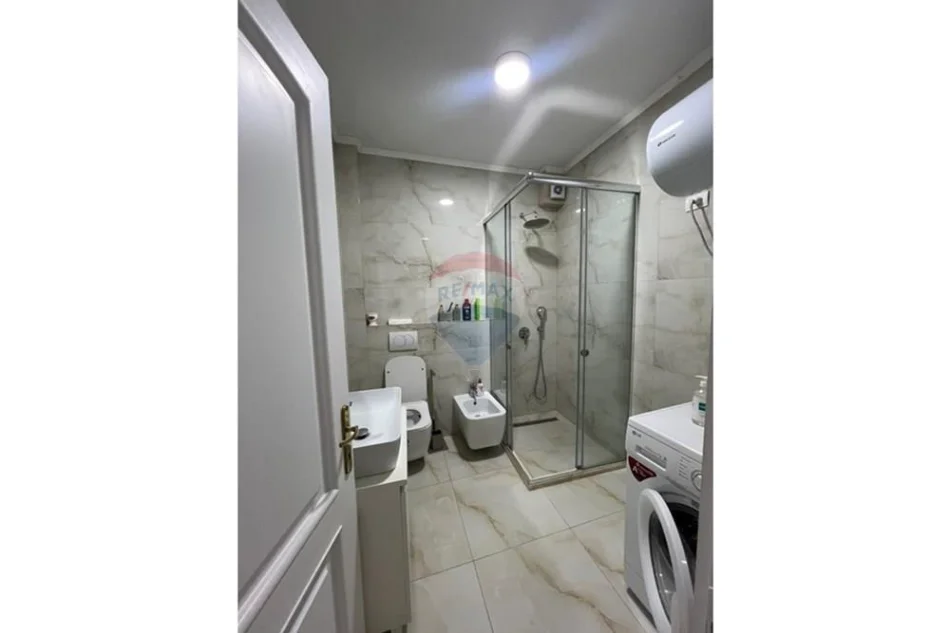 Tirane, jepet me qera apartament 2+1 Kati 2, 108 €