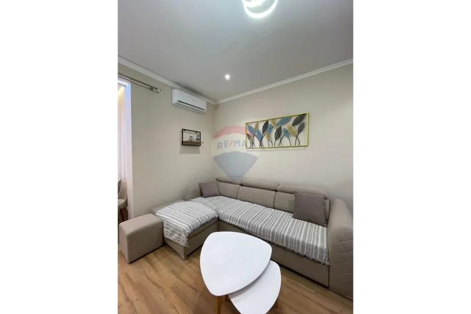 Tirane, jepet me qera apartament 1+1+Ballkon Kati 3, 62 m² 680 € (Rruga e Kavajes)