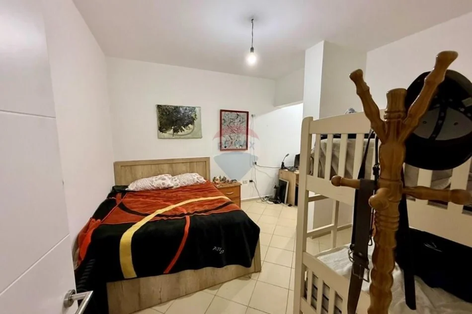 Tirane, jepet me qera apartament 1+1+Ballkon Kati 2, 70 m² 420 € 