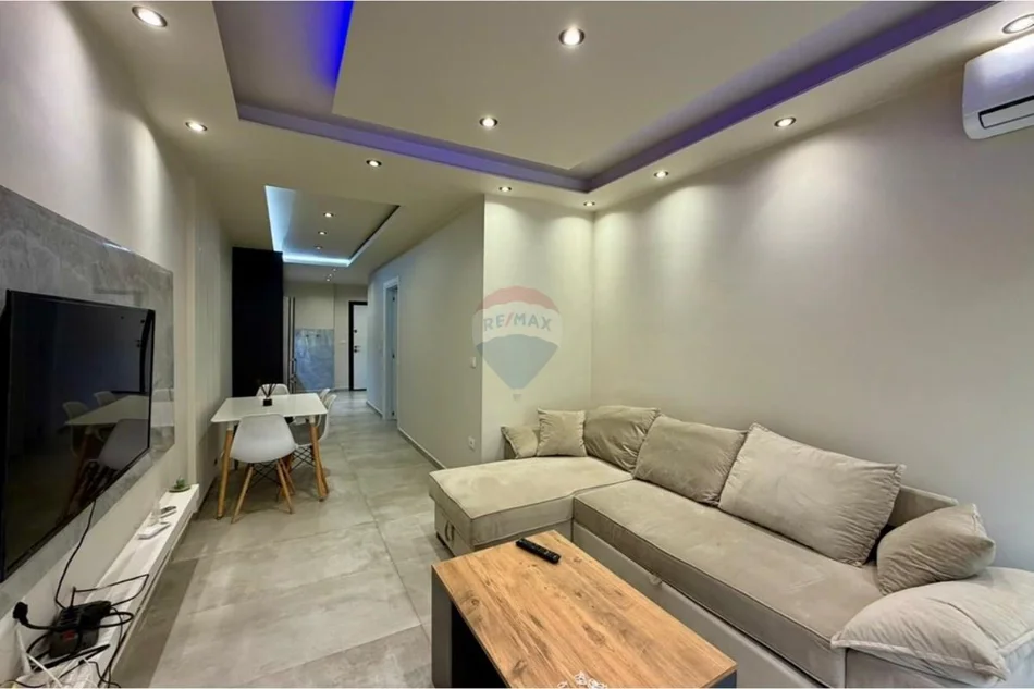 Tirane, jepet me qera apartament 1+1+Ballkon Kati 2, 85 m² 580 € (Kodra e Diellit 2)