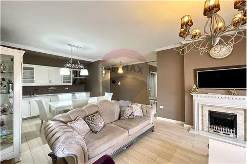 Tirane, jepet me qera apartament 2+1+Ballkon Kati 7, 110 m² 750 € (Prane Kompleksit Delijorgji)