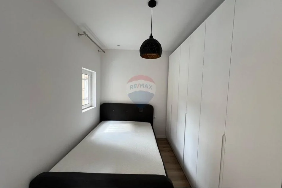 Tirane, jepet me qera Vile 2+1 Kati 0, 180 m² 850 € 