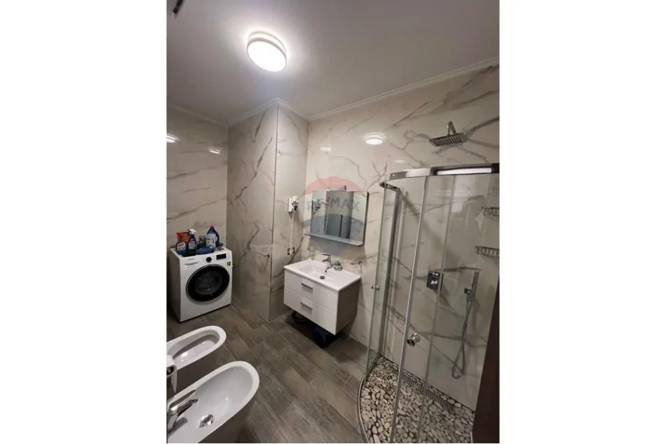 Tirane, jepet me qera apartament 2+1 , 114 m² 1.400 € (Rruga e Kosovareve)