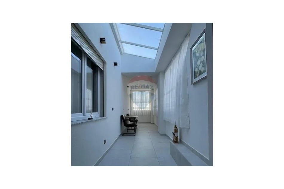 Tirane, jepet me qera apartament 2+1+Aneks+Ballkon Kati 11, 110 m² 860 € (Rruga e Kavajes)