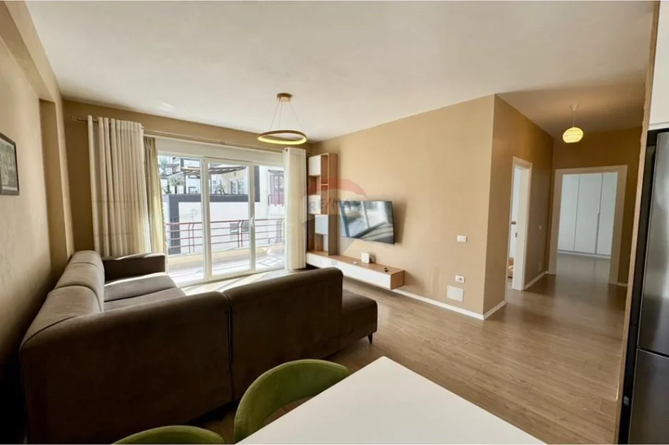 Tirane, shes 2+1+Ballkon , 105 m² 278.000 € (liqeni i thate)