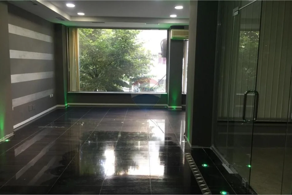 Tirane, shitet dyqan , 58 m² 199.000 € 