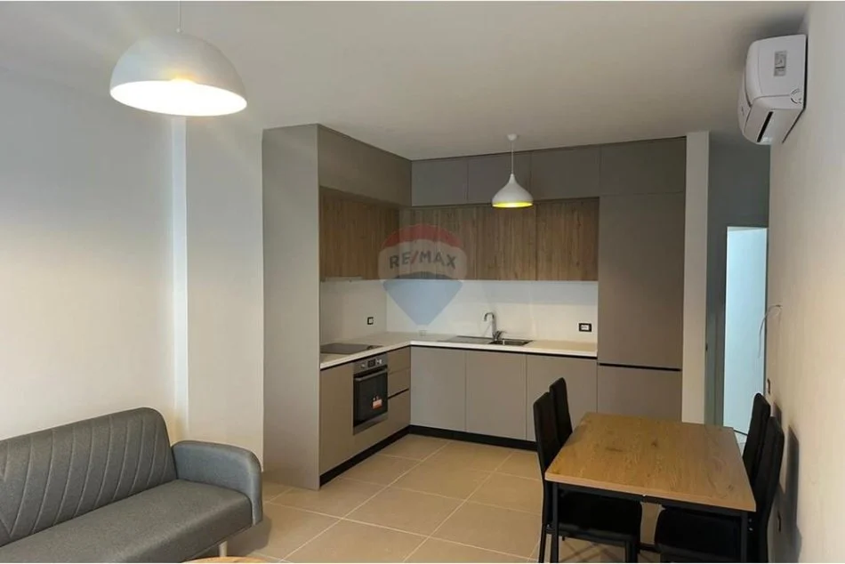 Tirane, jepet me qera apartament 1+1+Ballkon , 62 m² 625 € 