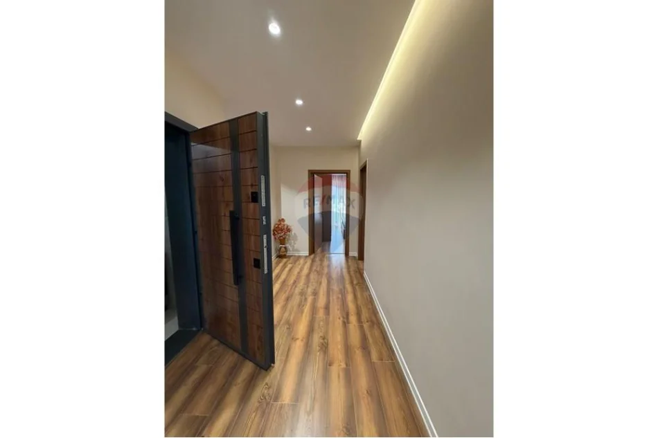 Tirane, shitet apartament , 102 m² 261.701 € 