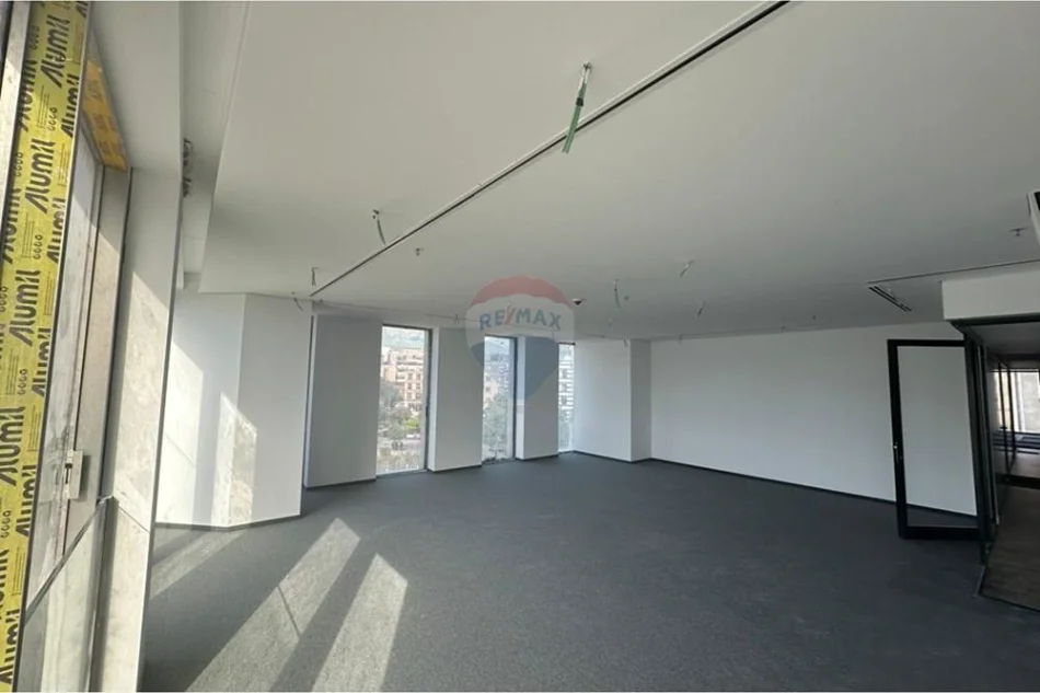 Tirane, jepet me qera ambjent biznesi Kati 3, 119 m² 3.340 € 