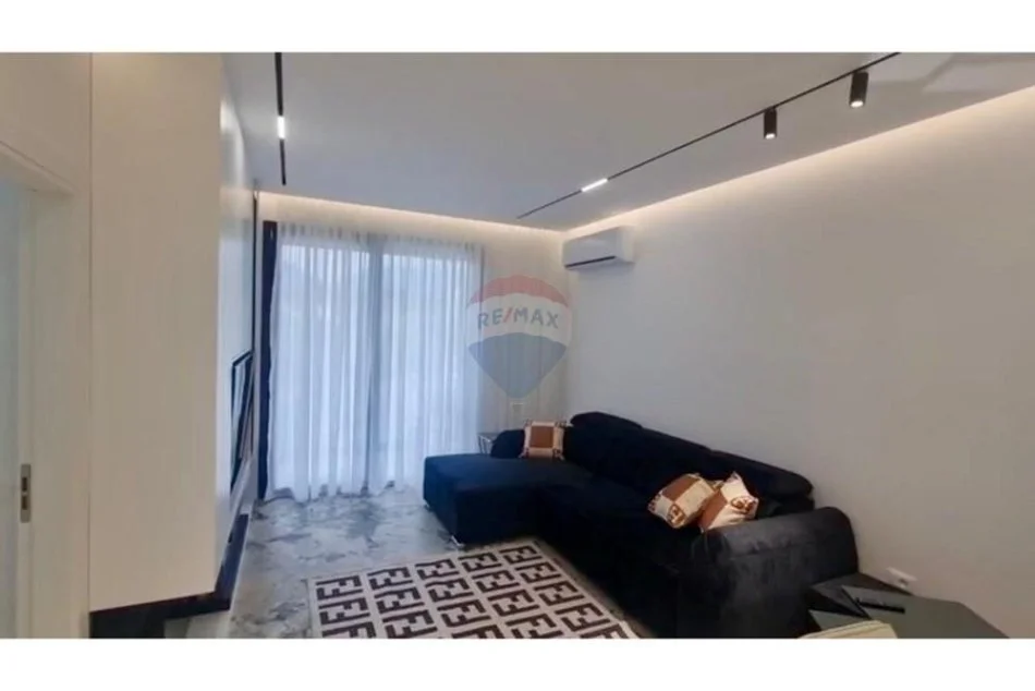 Tirane, jepet me qera apartament 1+1+Ballkon , 800 m² 1.200 € 