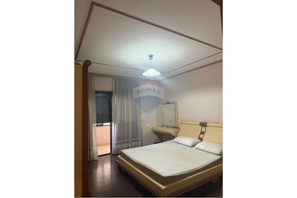 Tirane, jepet me qera apartament 2+1+Ballkon , 130 m² 700 € 