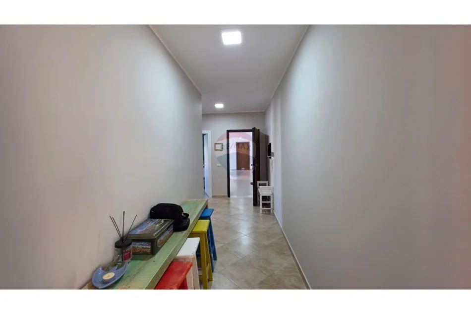 Vlore - Lungomare, shitet apartament 2+1 Kati 10, 110 m² (Rruga Cameria, Lungomare, Vlore)