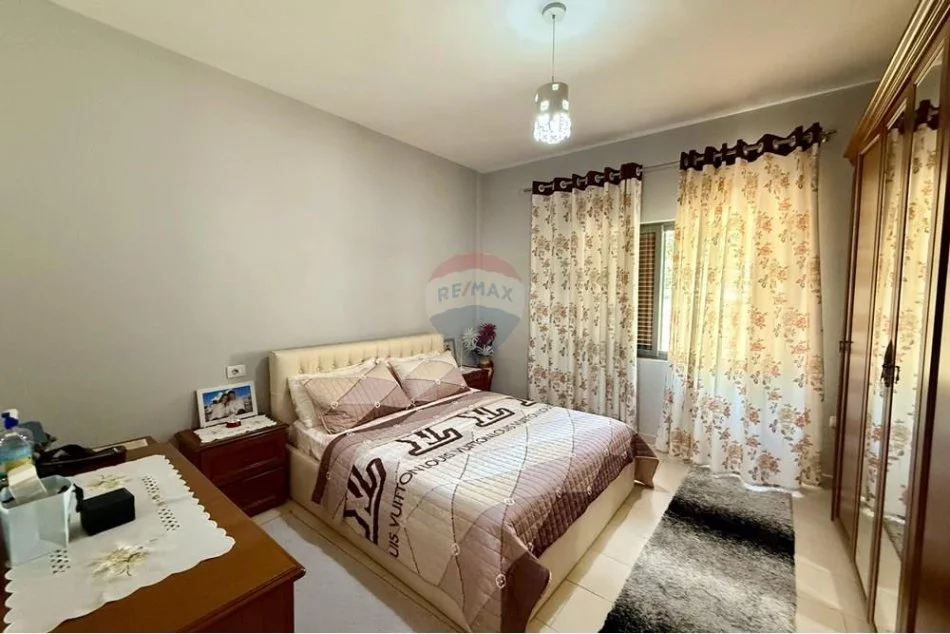 Tirane, shitet shtepi 2+1+Aneks+Ballkon Kati 1, 424 m² 170.000 € (Pezë Helmës)