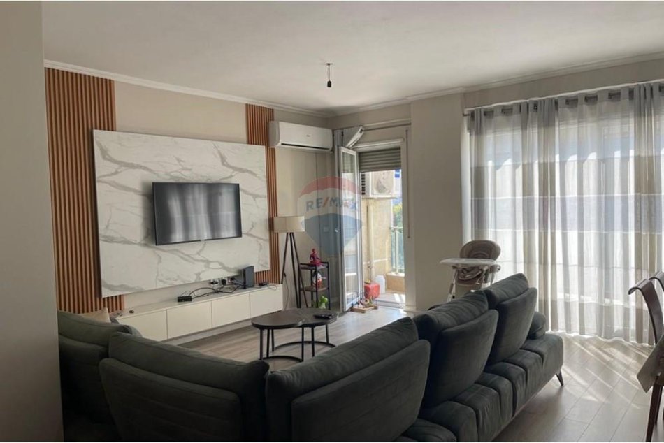 Tirane, shitet apartament 3+1 , 178 m² 247.640 € (Laprakë, Tiranë (ID: 530561003-9)