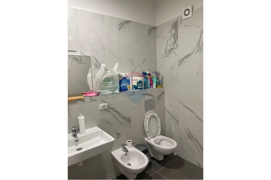 Tirane, jepet me qera apartament , 92 m² 1.060 € 
