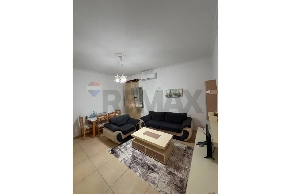 Tirane, jepet me qera apartament 1+1 , 400 € 