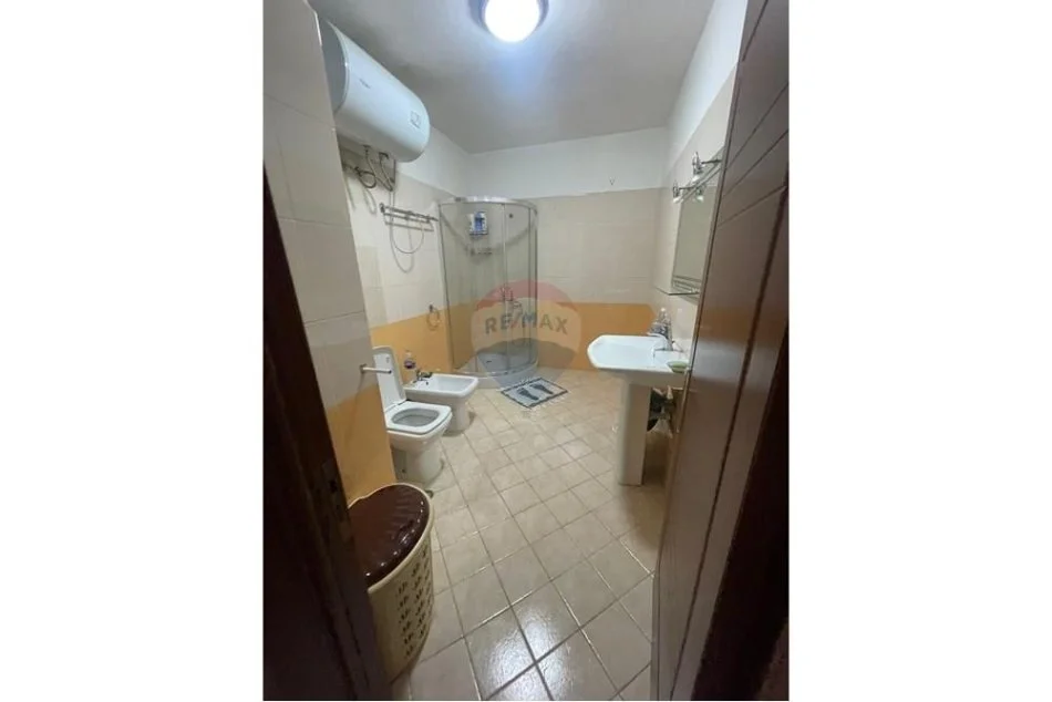 Tirane, jepet me qera apartament 2+1 Kati 8, 103 m² 550 € 