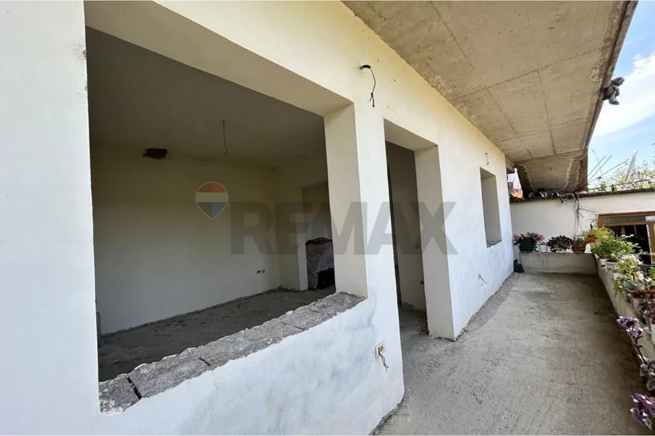 shitet shtepi Vile 1 Katshe Kati 0, 500 m² 170.000 € (Lagjja 4 Heronjtë, Rruga Drashovica, Vlorë)