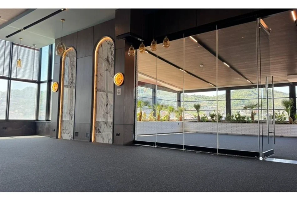 Tirane, jepet me qera , 328 m² 10.000 € 