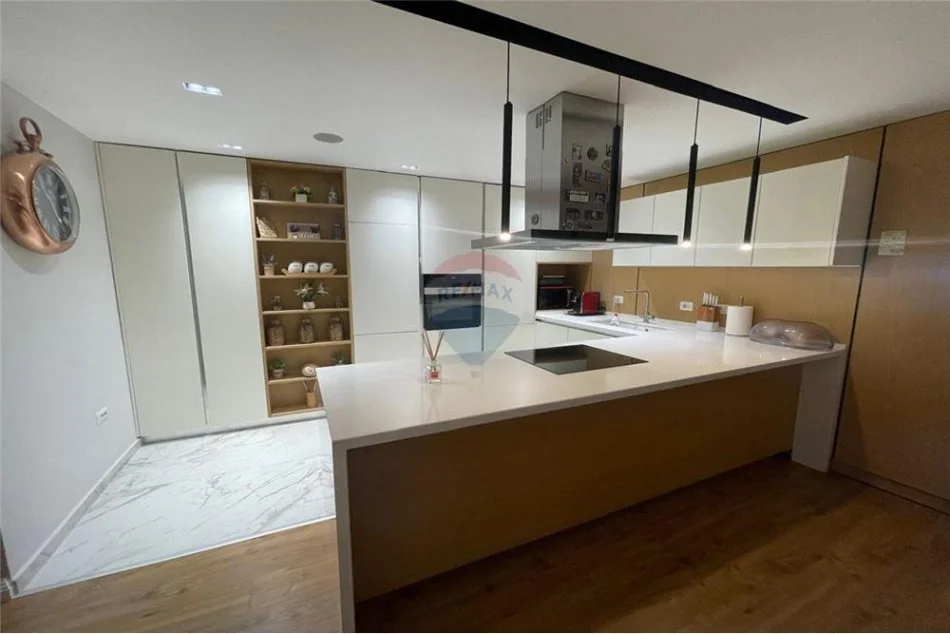 Tirane, shitet apartament 3+1+Ballkon Kati 4, 150 m² 380.000 € 