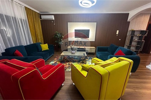Tirane, jepet me qera apartament 2+1 Kati 4, 114 m² 800 € 
