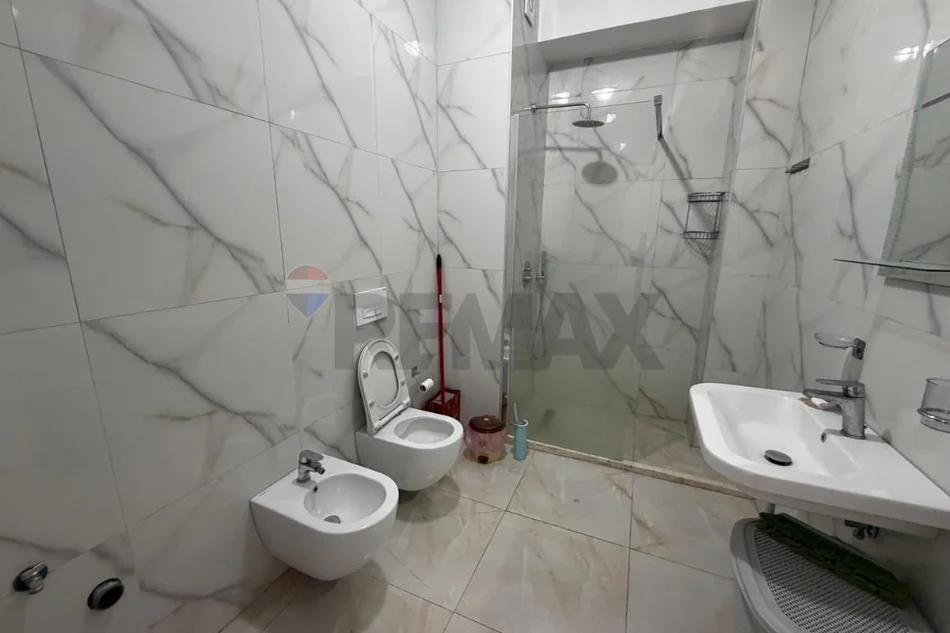 Tirane, jepet me qera apartament 2+1+Ballkon Kati 4, 76 m² 350 € (Kompleksi Mangalem)