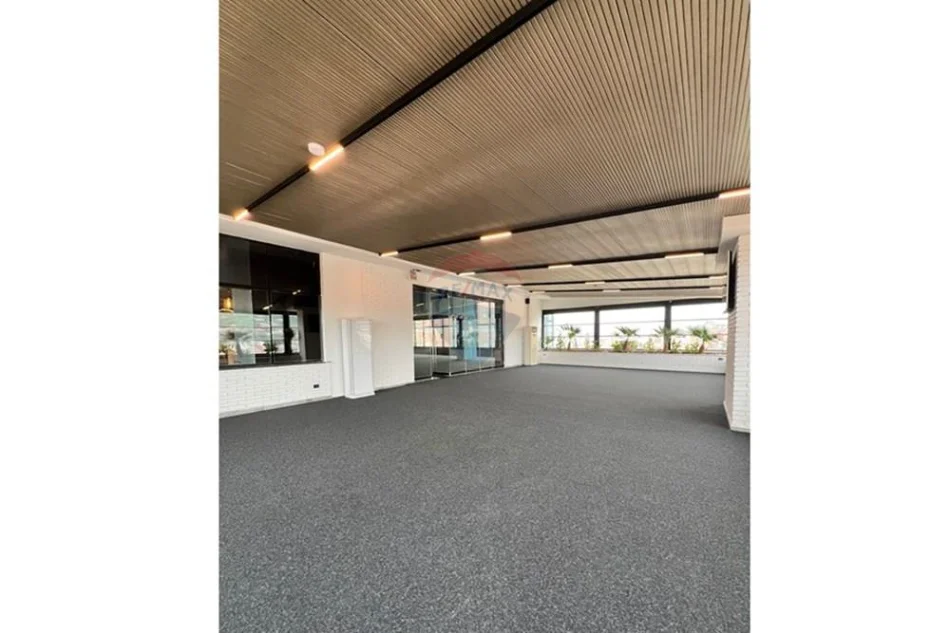 Tirane, jepet me qera , 331 m² 10.001 € 