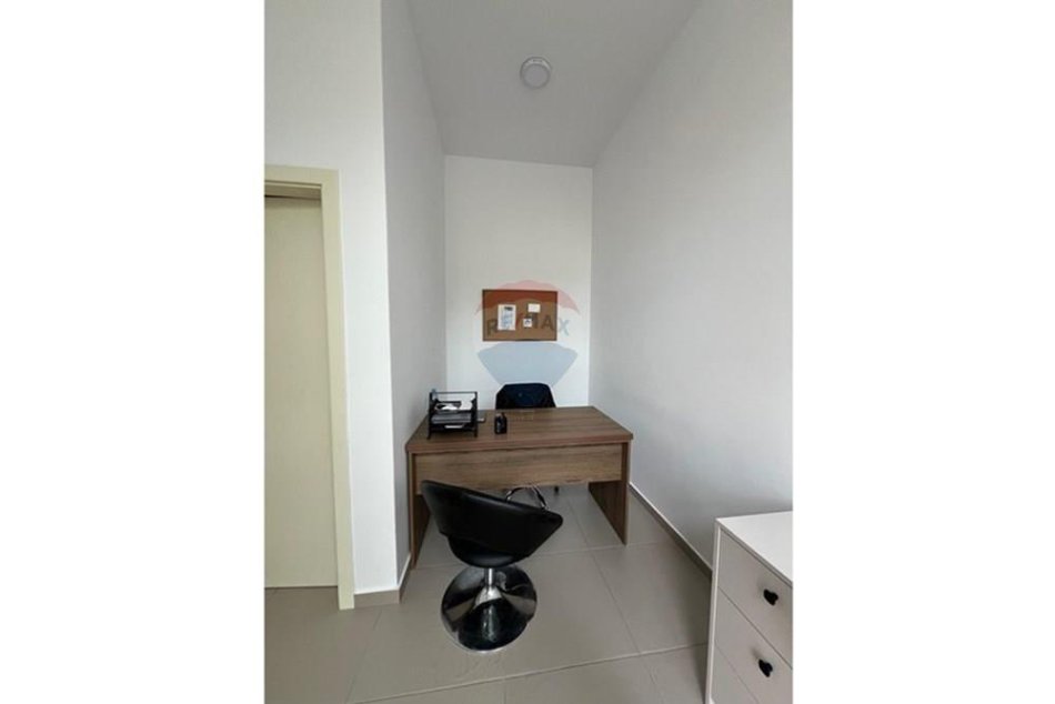 Tirane, jepet me qera dyqan Kati 0, 17 m² 350 € (Rruga e Barrikadave)