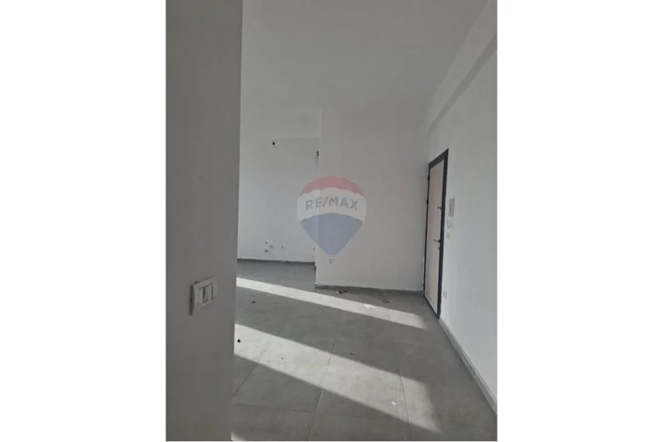Tirane, jepet me qera 2+1 , 100 m² 450 € (5 maji)