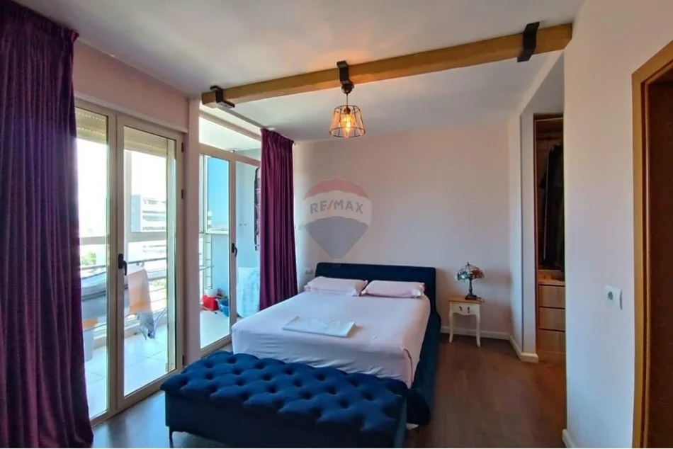 Tirane, jepet me qera apartament 1+1 , 700 € 