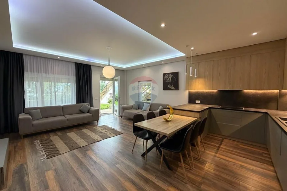 Tirane, jepet me qera Vile Vile 3 Katshe , 221 m² 3.000 € (Liqeni i Farkës, Tiranë)