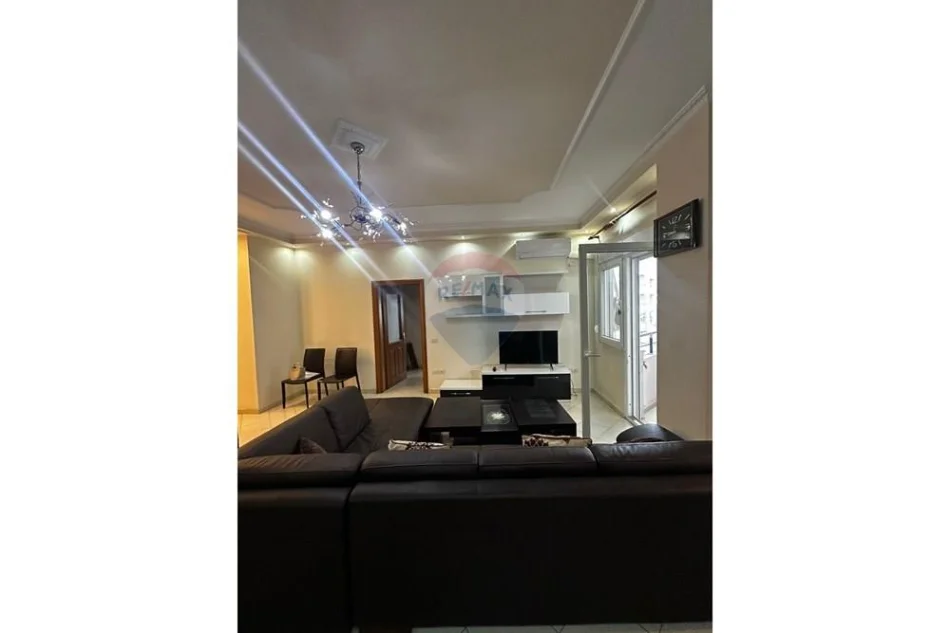 Vlore, jepet me qera apartament 2+1 Kati 8, 125 m² 350 € (Blv. Ismail Qemali,Conad, Vlore)