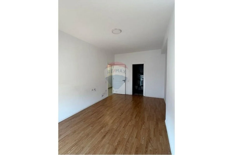 Tirane, jepet me qera apartament 2+1 Kati 3, 100 m² 700 € (Porcelan)