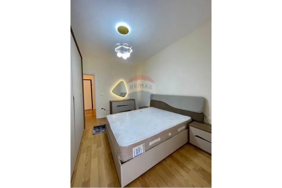 Tirane, jap me qera apartament 1+1 , 70 m² 700 € (Zogu Zi)