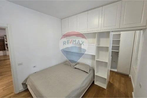 Tirane, jepet me qera apartament 2+1 Kati 2, 105 m² 700 € (Liqeni i Thate)