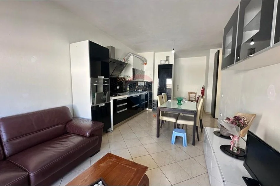 Tirane, jepet me qera apartament 2+1 Kati 4, 100 m² 400 € (Rruga Shefqet Kuka ID: 530571001-160)