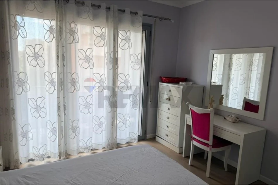Tirane, jepet me qera apartament 2+1 Kati 5, 650 € (Square 21)