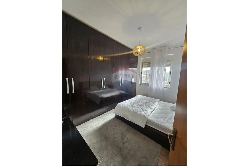 Tirane, jepet me qera apartament 2+1+Ballkon , 111 m² 550 € 