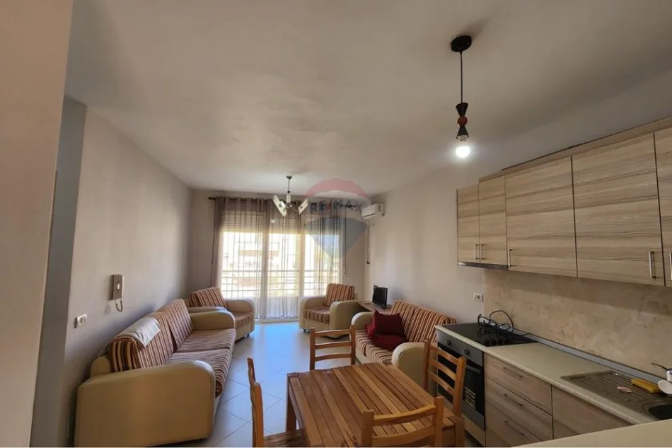Tirane, jepet me qera apartament 1+1+Ballkon Kati 3, 65 m² 400 € (Kopshti Zoologjik)