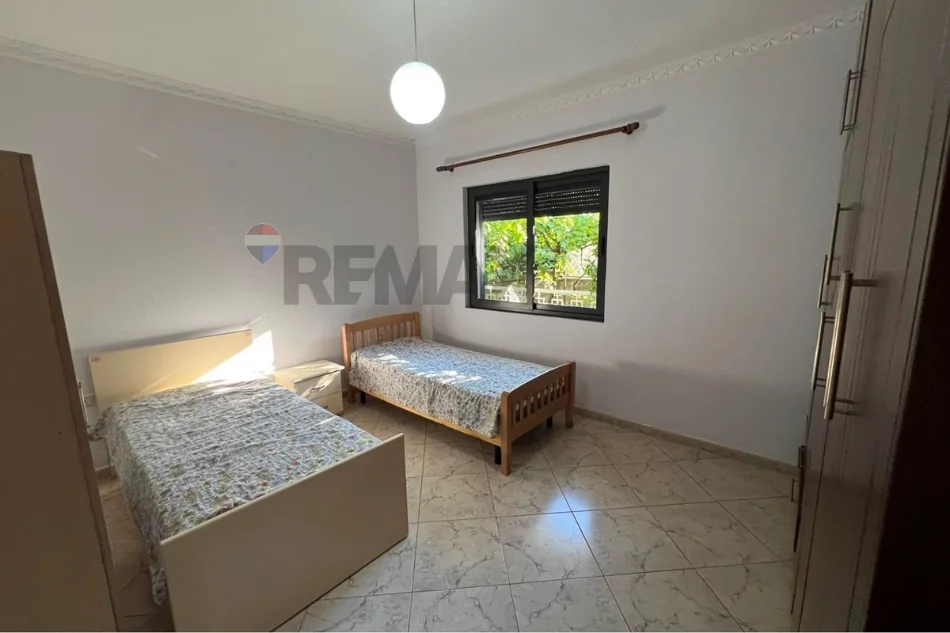 Tirane, jepet me qera Kati 1 i nje Vile, 120 m² 400 € (5 Maj)