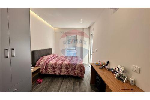 Tirane, jepet me qera apartament 2+1 Kati 2, 95 m² 600 € (Kompleki Magnet - 21 Dhjetori, Shqipëri)