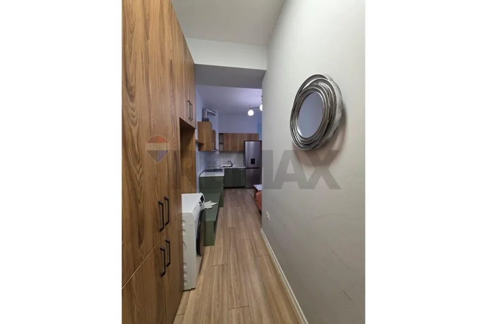 Tirane, jepet me qera apartament 1+1 Kati 5, 50 m² 400 € 