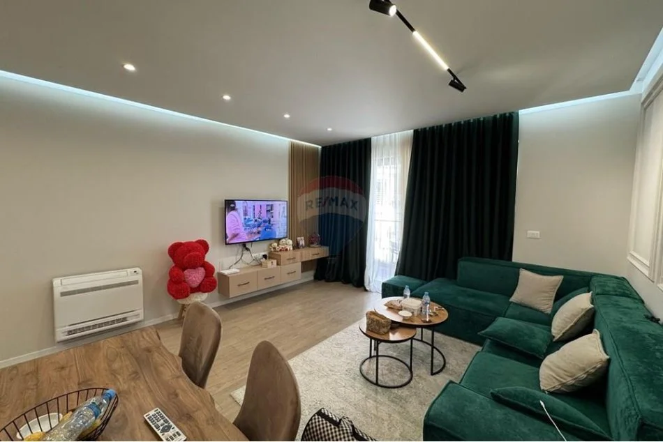 Tirane, shitet apartament 2+1+Ballkon , 110 m² 265.000 € 